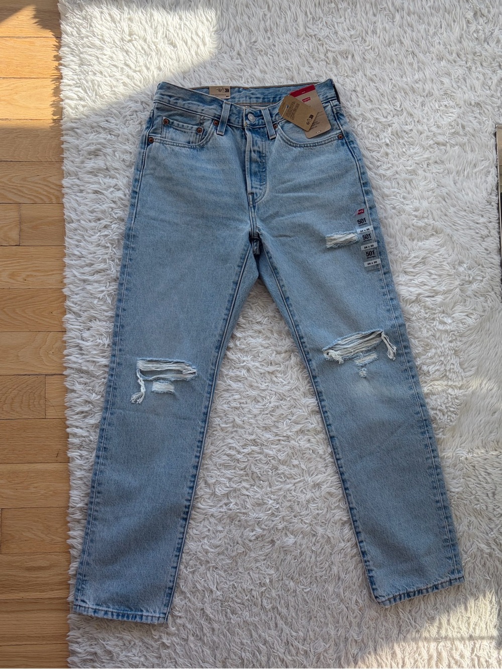 BNWT Levi's Women's Light Wash Straight-Leg Jeans Size 26